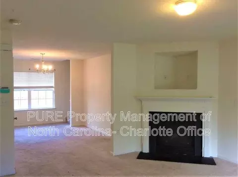 3927 Damask Dr, Charlotte, NC 28206