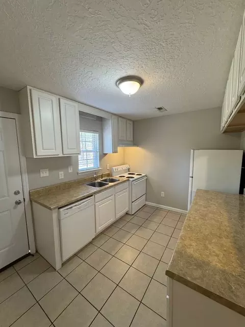 105 Cooper Cir, Anniston, AL 36201