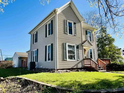 1323 W 2nd St, Cedar Falls, IA 50613