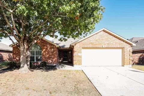 220 Mckamy Blvd, Denton, TX 76207