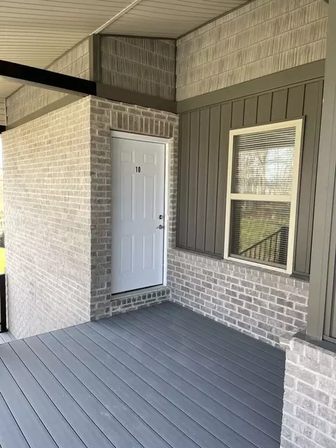 90 Court Yard Ln #4, Amelia, OH 45102