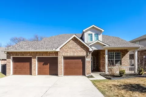 1124 Golden Eagle Ct, Aubrey, TX 76227