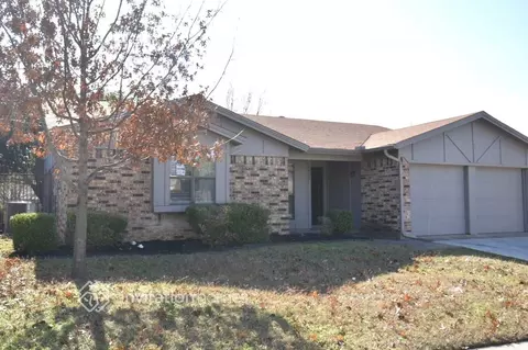 6420 N Park Dr, Watauga, TX 76148