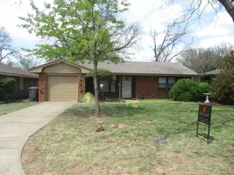 1707 Westchester Dr, The Village, OK 73120