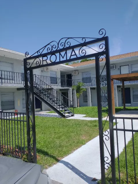 3809 W Iowa Ave, Tampa, FL 33616