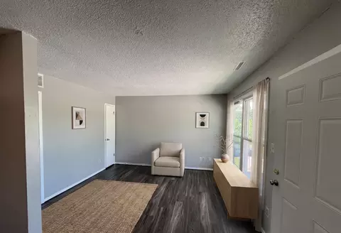 130 Sherwood Ct, Waterloo, IA 50701