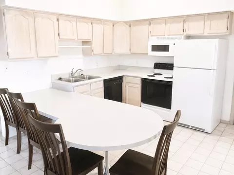1002 S 2nd St, Champaign, IL 61820 photo 2