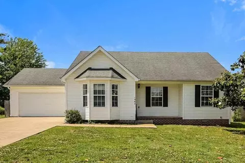 1984 Old Castle Dr, Murfreesboro, TN 37127