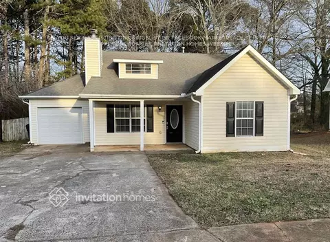 1322 N Hampton Dr, Hampton, GA 30228