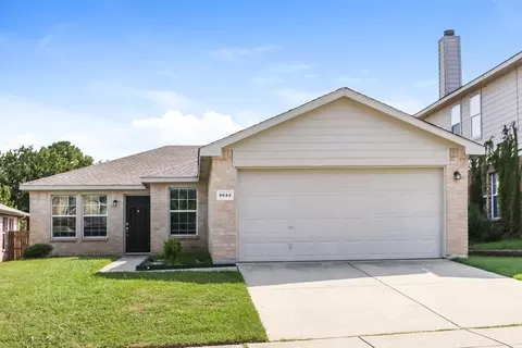 8044 Brook Ridge Dr, Fort Worth, TX 76120