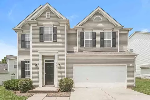 5703 Waverly Lynn Ln, Charlotte, NC 28269