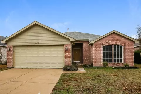 1037 Harriman Dr, Saginaw, TX 76131