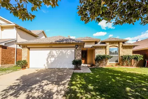 8705 Elbe Trl, Fort Worth, TX 76118