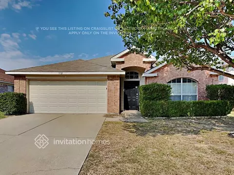 912 Kings Cross Dr, Saginaw, TX 76131