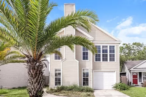 653 Staffordshire Dr E, Jacksonville, FL 32225