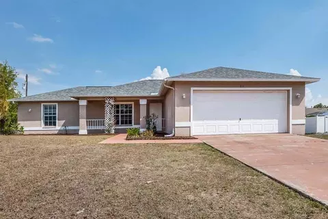 811 SW 14th Pl, Cape Coral, FL 33991