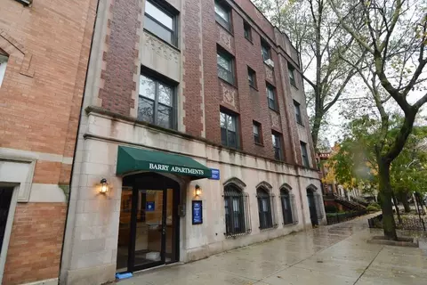 635 W Barry Ave #201, Chicago, IL 60657