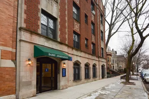 635 W Barry Ave #405, Chicago, IL 60657
