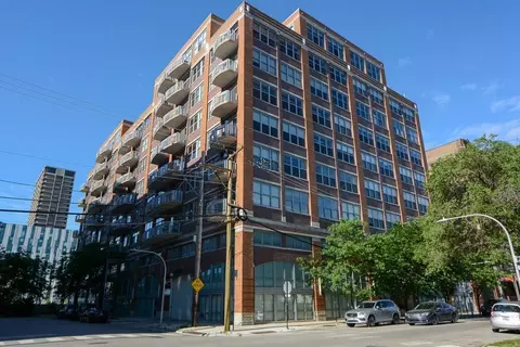 933 W Van Buren St #821, Chicago, IL 60607
