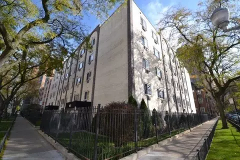 663 W Grace St #101, Chicago, IL 60613