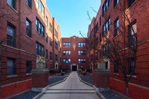 3525 N Racine Ave #1W, Chicago, IL 60657