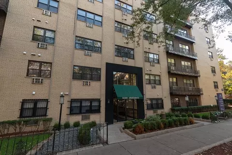 445 W Barry Ave #223, Chicago, IL 60657