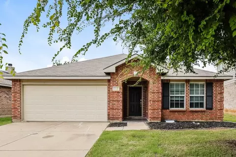 8820 Elk Creek Ln, Fort Worth, TX 76123
