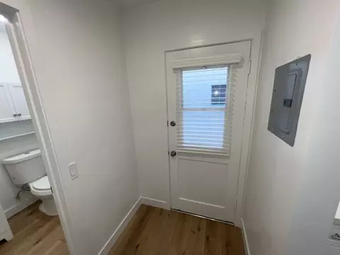 325 Elmwood Ave, Burbank, CA 91502 photo 13