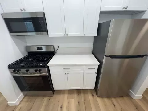 325 Elmwood Ave, Burbank, CA 91502 photo 5
