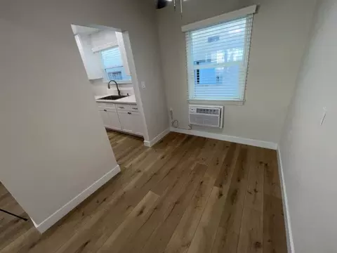 325 Elmwood Ave, Burbank, CA 91502 photo 10