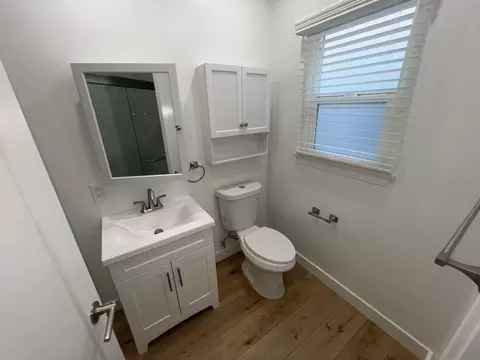 325 Elmwood Ave, Burbank, CA 91502 photo 17
