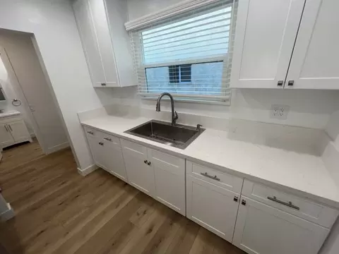 325 Elmwood Ave, Burbank, CA 91502 photo 4