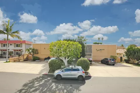 1551 Chalcedony St, San Diego, CA 92109