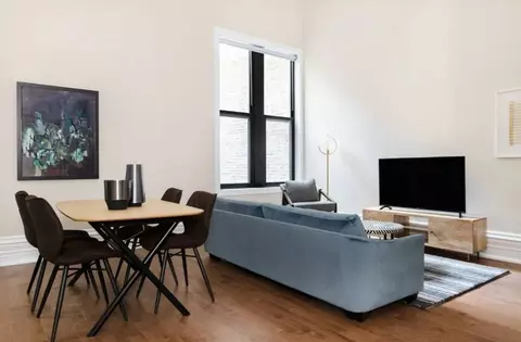 17 S Wabash Ave, Chicago, IL 60603