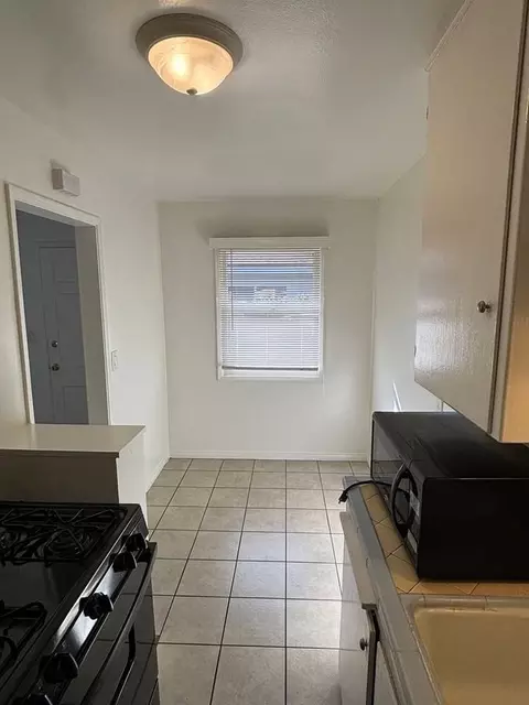 915 Freeman Ave, Long Beach, CA 90804