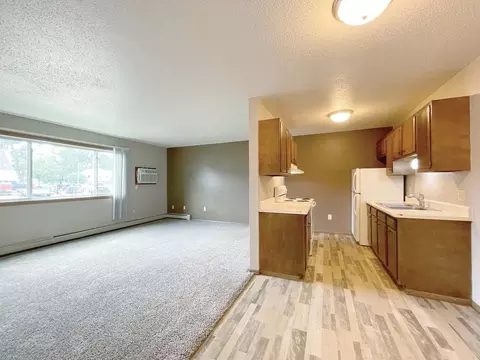 605 505 525 605 705 Park St, Minot, ND 58701