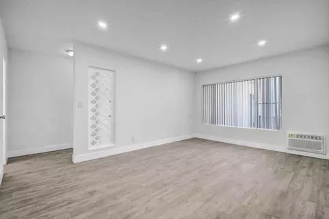 2233 S Ridgeley Dr #303, Los Angeles, CA 90016