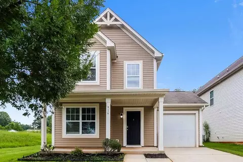 916 Harrier Rd, Charlotte, NC 28216