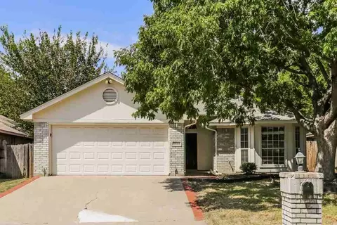 6841 Black Wing Dr, Fort Worth, TX 76137