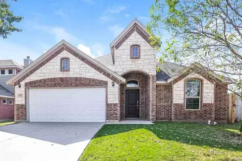 917 Linden Dr, Burleson, TX 76028