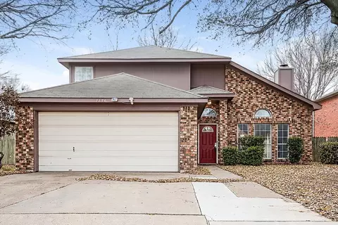 1156 Highland Station Dr, Saginaw, TX 76131