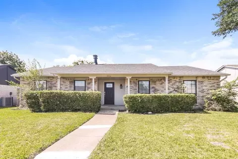 8806 Linda Vista Dr, Rowlett, TX 75088