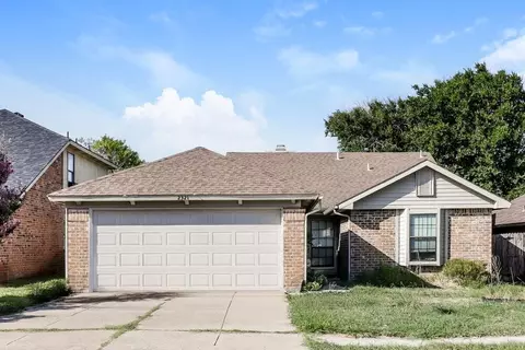 2321 Clareton Dr, Arlington, TX 76018