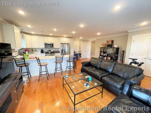 116 Holland St #2L, Somerville, MA 02144
