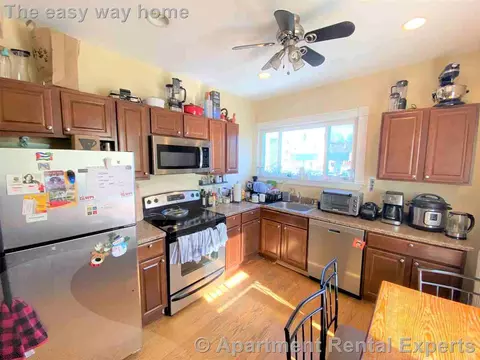 1 Victoria St #2, Somerville, MA 02144