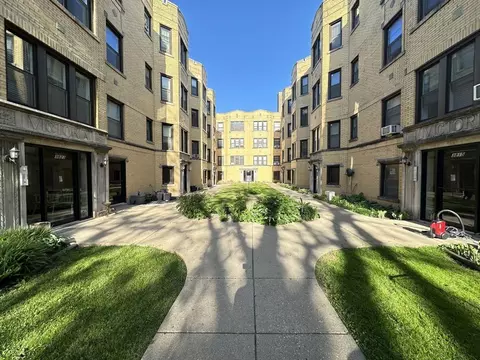 3817 N Greenview Ave #1E, Chicago, IL 60613