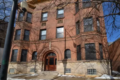 1758 W Montrose Ave #1, Chicago, IL 60613