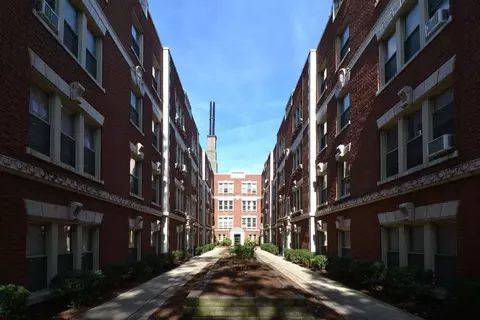 542 W Surf St #3N, Chicago, IL 60657