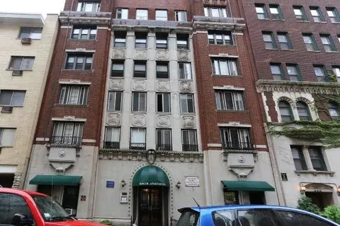 425 W Roscoe St #502, Chicago, IL 60657