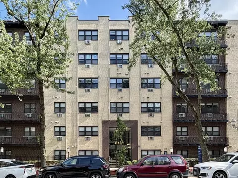 445 W Barry Ave #330, Chicago, IL 60657